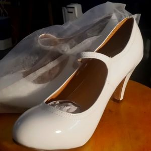 Shoes white can be great for wedding